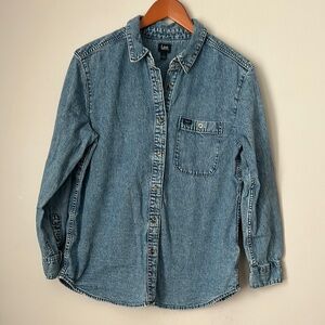 💚10 Lee Denim Button-Up Shirt 100% cotton size large & size Medium